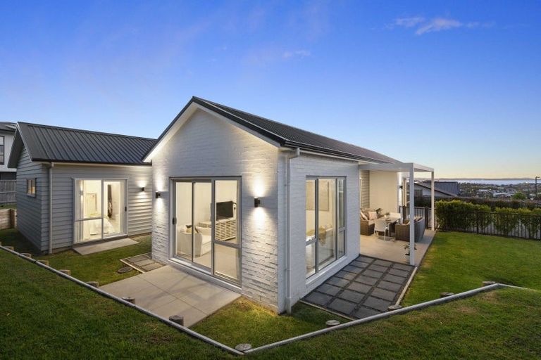 Photo of property in 37 Motukaraka Drive, Beachlands, Auckland, 2018