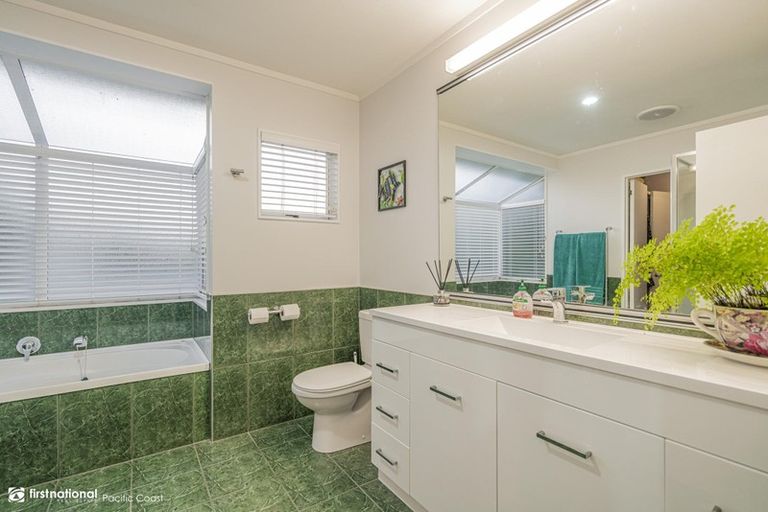 Photo of property in 12 Marina Way, Athenree, Katikati, 3177
