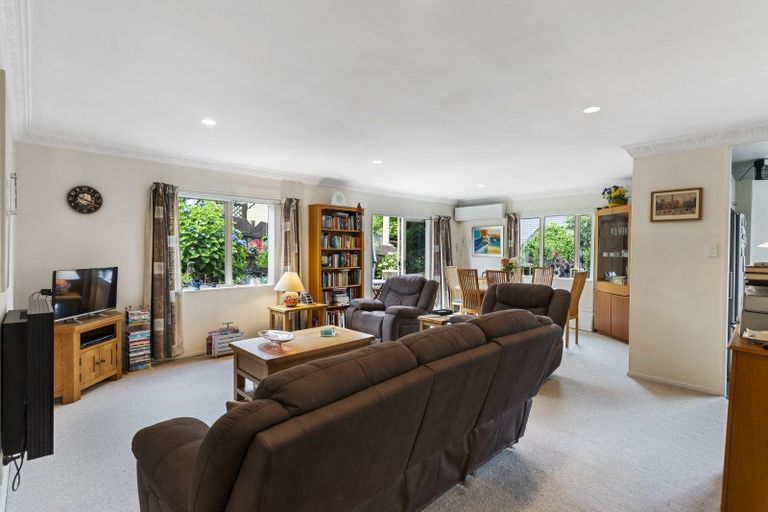 Photo of property in 64 Whitford Road, Botany Downs, Auckland, 2014