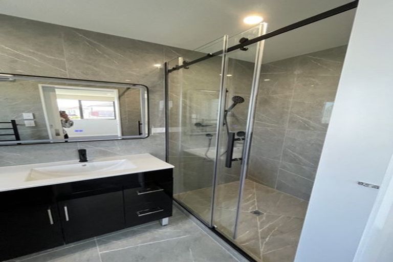 Photo of property in 431 Old Te Atatu Road, Te Atatu Peninsula, Auckland, 0610