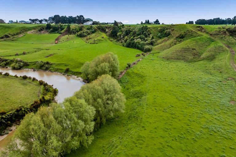 Photo of property in 196 Mokau Road, Urenui, 4377