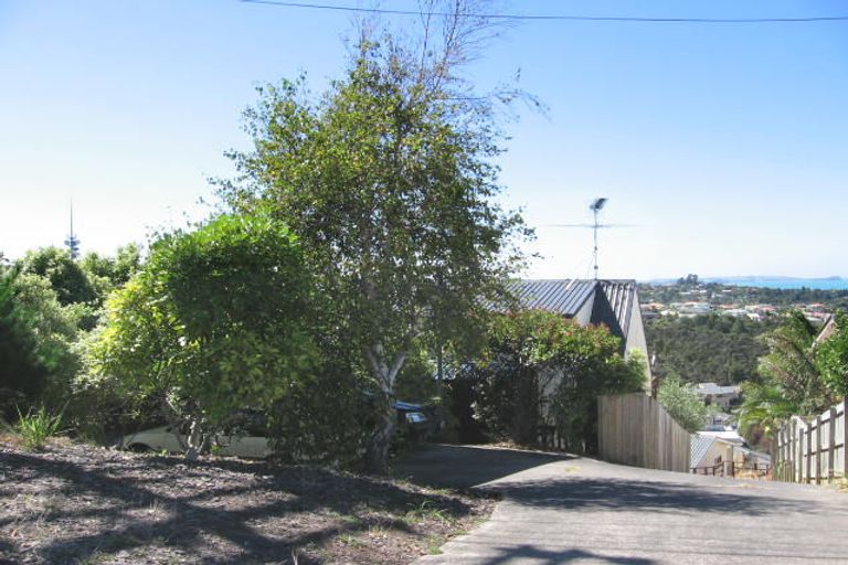 Photo of property in 1/945 East Coast Road, Torbay, Auckland, 0630