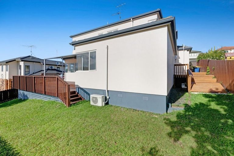 Photo of property in 31 Black Teal Close, Unsworth Heights, Auckland, 0632