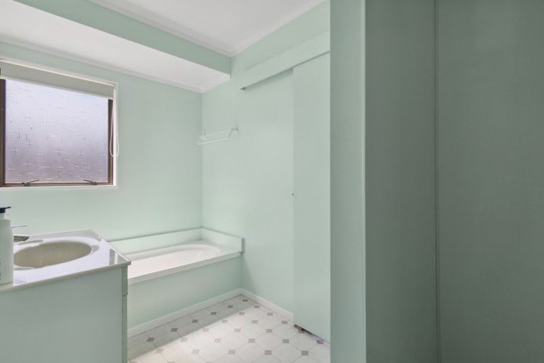 Photo of property in 7 Cathie Place, Karori, Wellington, 6012