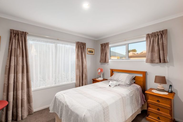 Photo of property in 238 Wainoni Road, Avondale, Christchurch, 8061