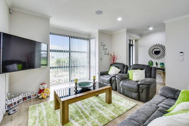 Photo of property in 7 Taupinga Way, Takanini, 2112