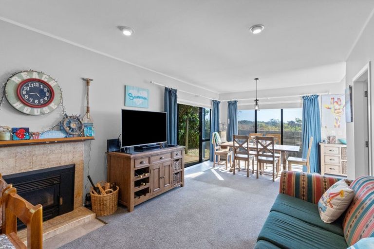 Photo of property in 105 Rua Avenue, Waitarere Beach, Levin, 5510