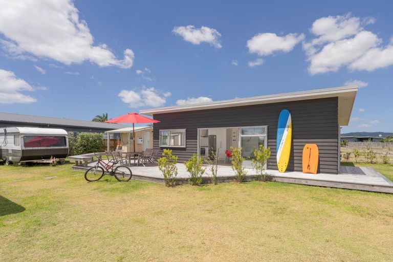 Photo of property in 107 Taupata Way, Matarangi, Whitianga, 3592