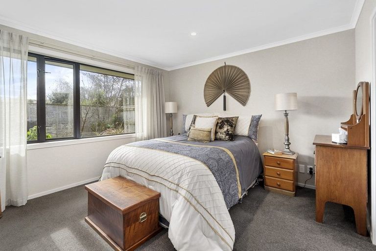 Photo of property in 16 Chestnut Close, Kelvin Grove, Palmerston North, 4414