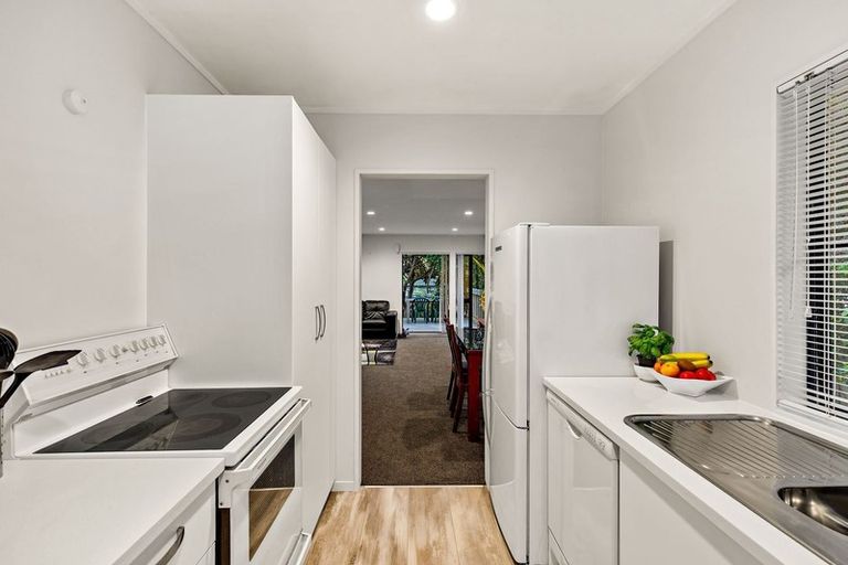 Photo of property in 2/54 Granville Drive, Massey, Auckland, 0614