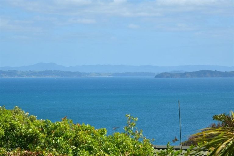 Photo of property in 1376 Whangaparaoa Road, Army Bay, Whangaparaoa, 0930