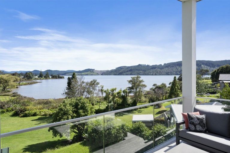 Photo of property in 104 Tukere Drive, Whangamata, 3620