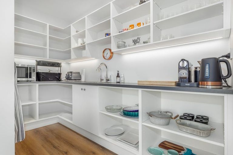 Photo of property in 6 Arapipi Way, Peka Peka, Waikanae, 5391