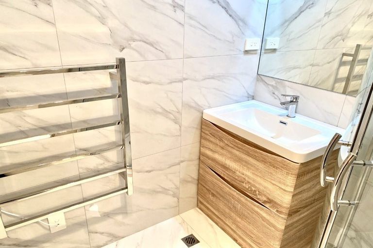 Photo of property in 8/6 Kereru Street, Henderson, Auckland, 0612