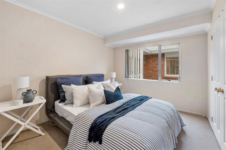 Photo of property in 16 Capricorn Place, Kawaha Point, Rotorua, 3010