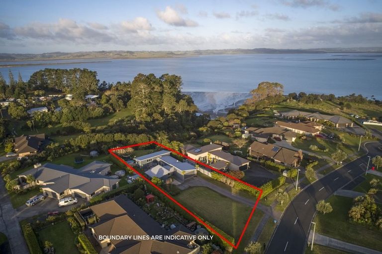 Photo of property in 74 Omana Avenue, Shelly Beach, Helensville, 0874