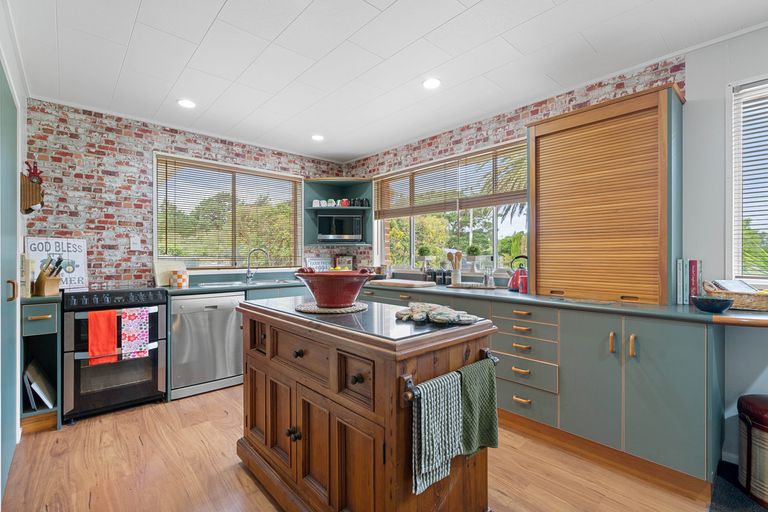 Photo of property in 620 Western Lake Road, Western Lake, Featherston, 5773