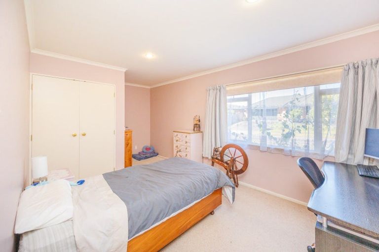 Photo of property in 9 Woodgate Court, Fitzherbert, Palmerston North, 4410