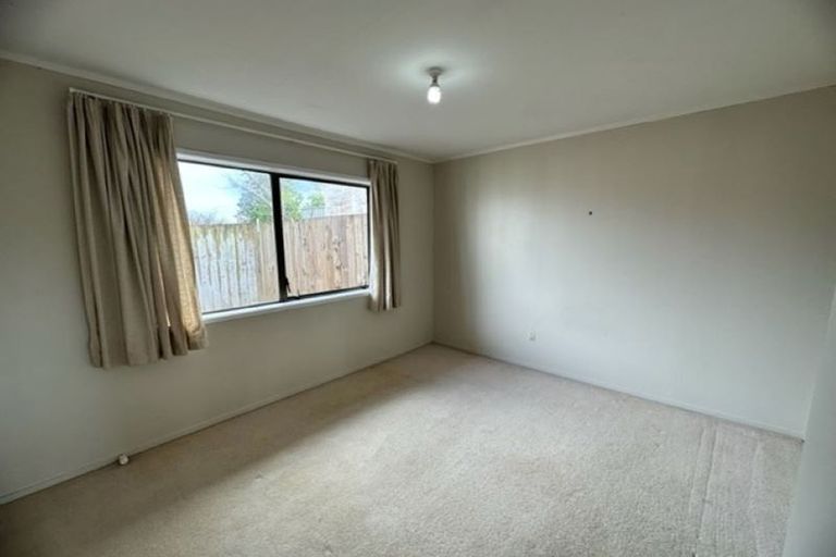 Photo of property in 10 Jillteresa Crescent, Half Moon Bay, Auckland, 2012