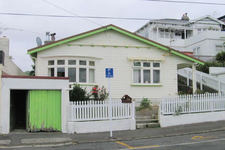 Photo of property in 32 Mills Road, Brooklyn, Wellington, 6021