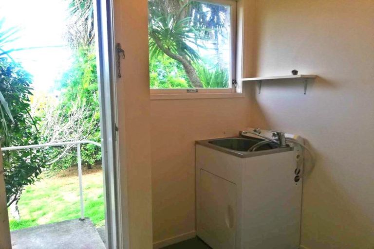 Photo of property in 35 Takapu Street, Henderson, Auckland, 0612