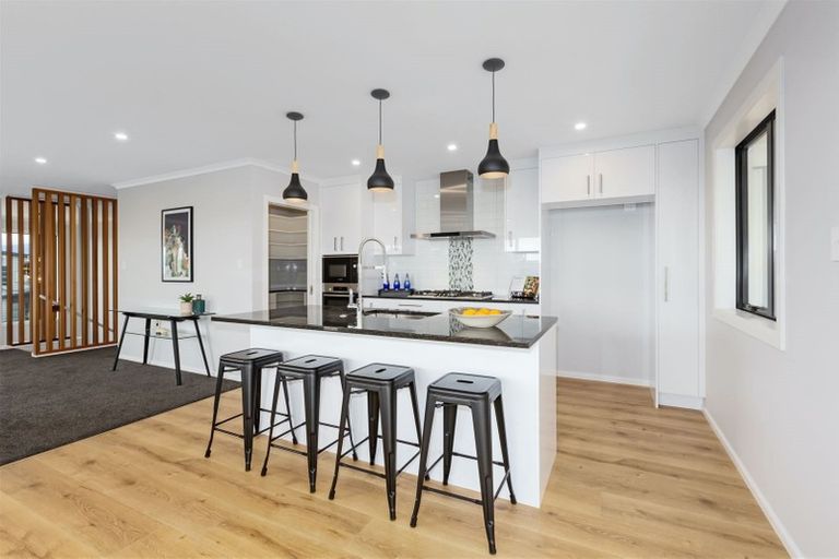 Photo of property in 8 Canary Way, Whitby, Porirua, 5024