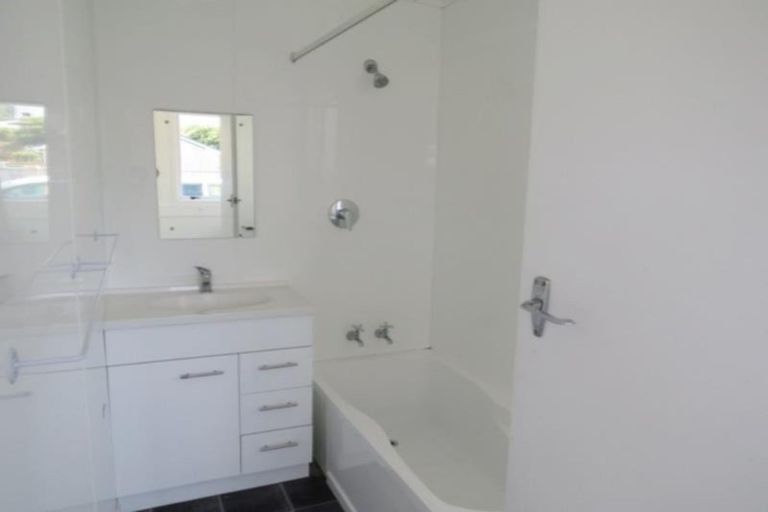 Photo of property in 8 Simons Street, Moturoa, New Plymouth, 4310