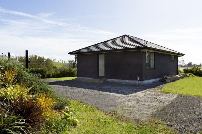 Photo of property in 2228 South Head Road, South Head, Helensville, 0874