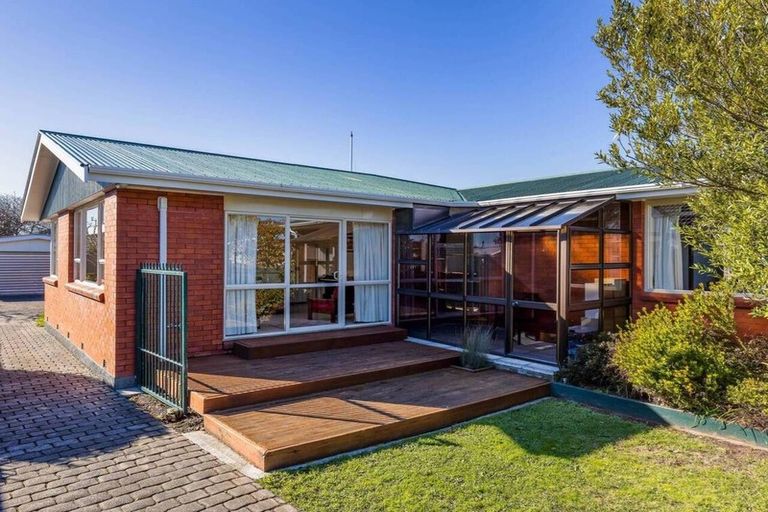 Photo of property in 28 Fern Drive, Halswell, Christchurch, 8025