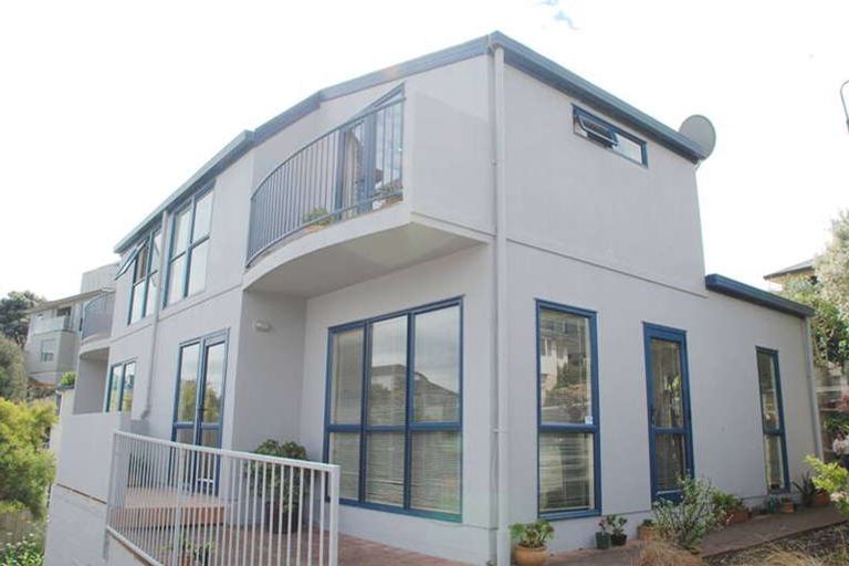 Photo of property in 25 Mariners View Road, Beach Haven, Auckland, 0626
