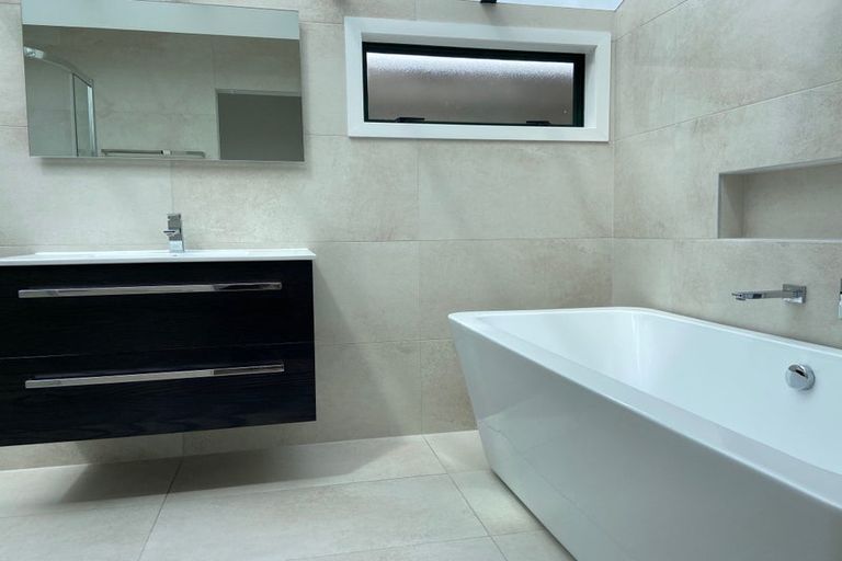 Photo of property in 1/16 Clifton Road, Hauraki, Auckland, 0622