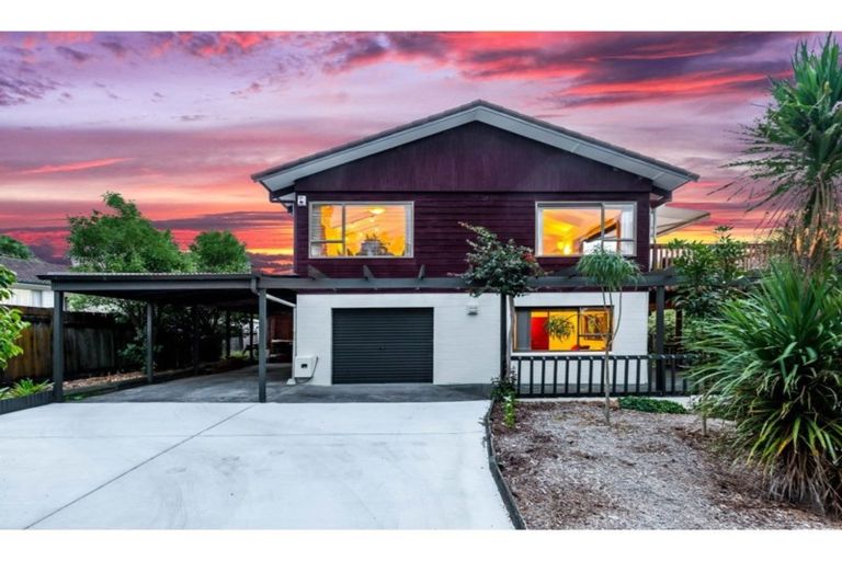 Photo of property in 7 Pokapu Street, Titirangi, Auckland, 0600