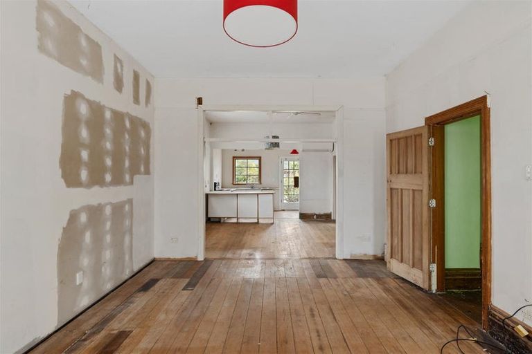 Photo of property in 64 Corson Avenue, Beckenham, Christchurch, 8023