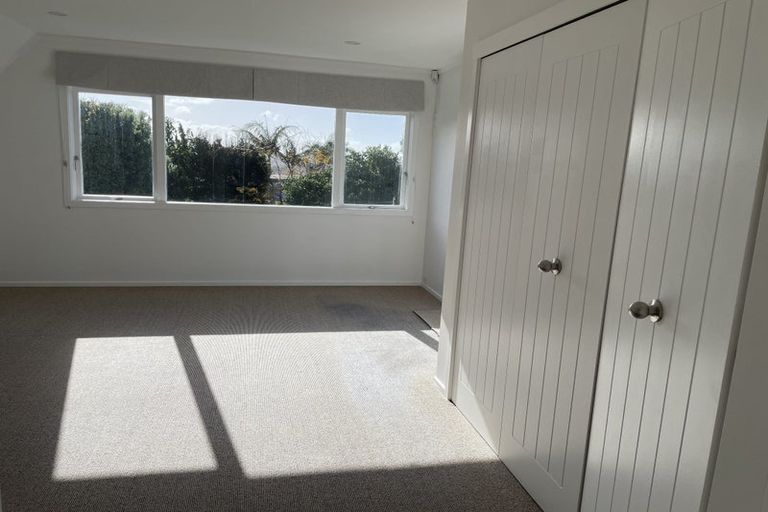 Photo of property in 63 Knights Road, Rothesay Bay, Auckland, 0630