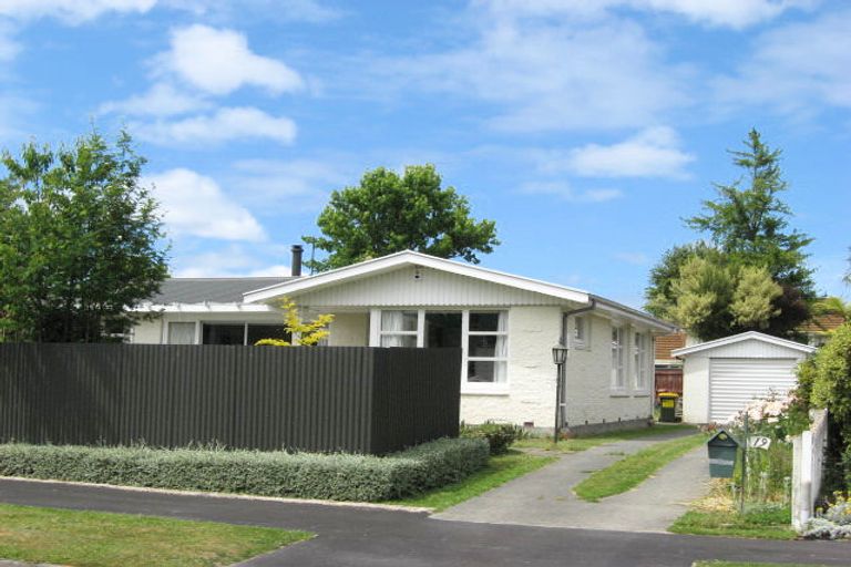 Photo of property in 19 Rosedale Place, Avonhead, Christchurch, 8042