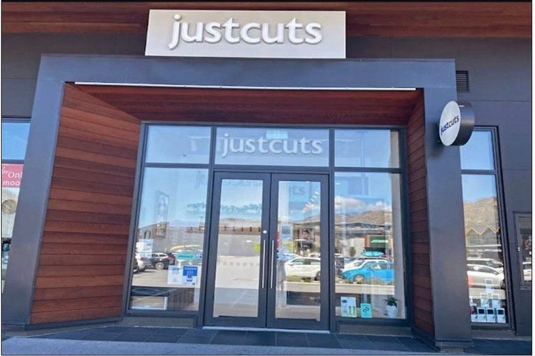 Photo of property in 4 Trench Hill Road, Frankton, Queenstown, 9371