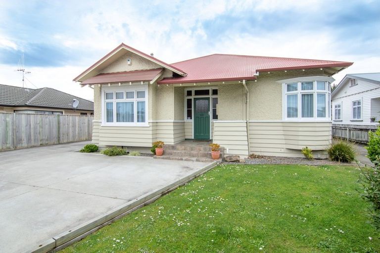 Photo of property in 402 Featherston Street, Palmerston North, 4414