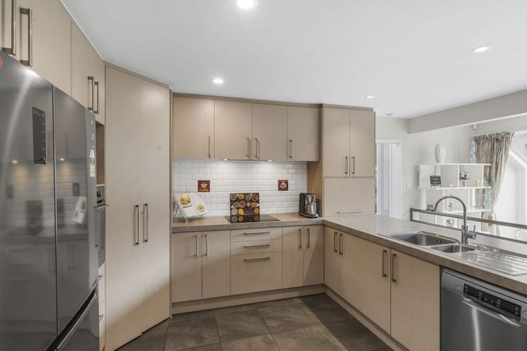 Photo of property in 33 Glenburn Place, Avonhead, Christchurch, 8042