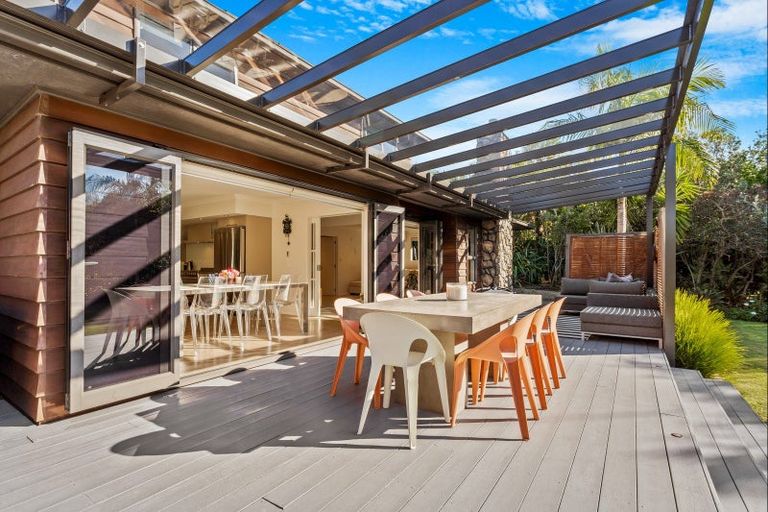 Photo of property in 2 Wonderview Road, Leigh, 0985