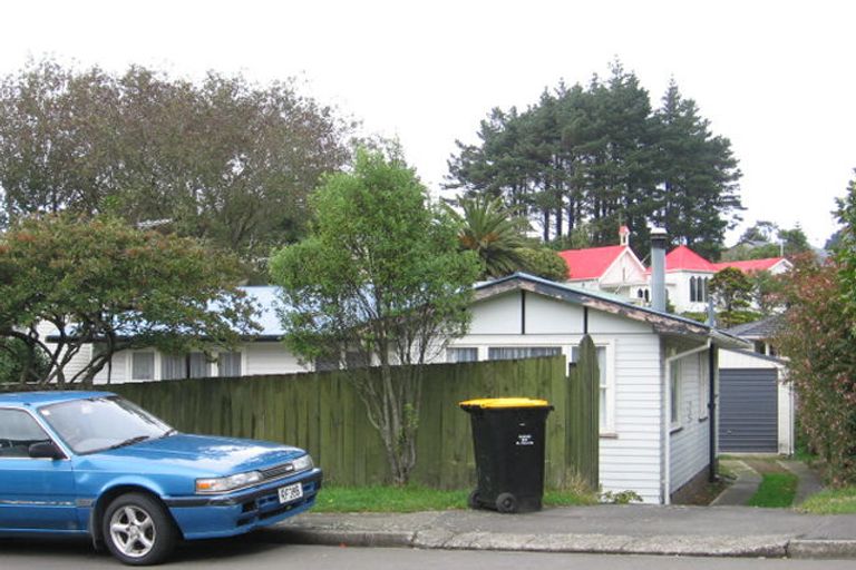 Photo of property in 37 Batchelor Street, Newlands, Wellington, 6037