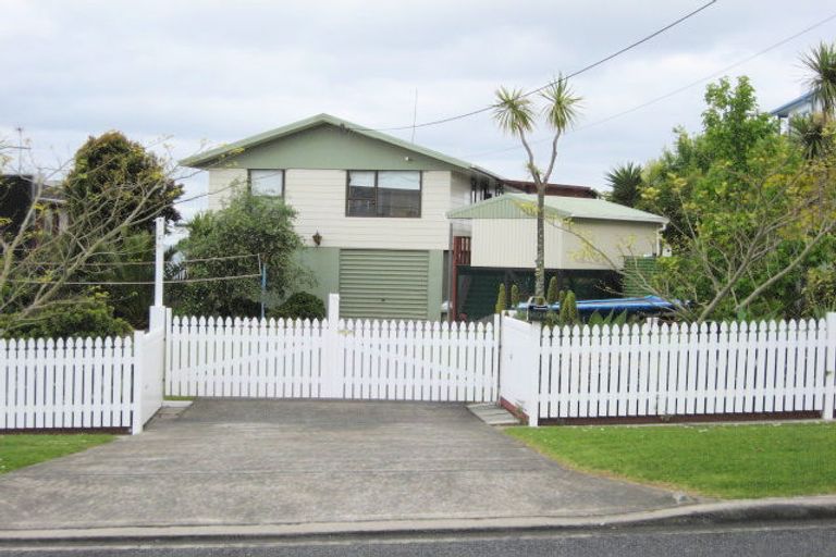 Photo of property in 1404 Whangaparaoa Road, Army Bay, Whangaparaoa, 0930