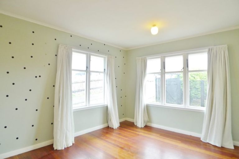 Photo of property in 2/177 Mokoia Road, Birkenhead, Auckland, 0626