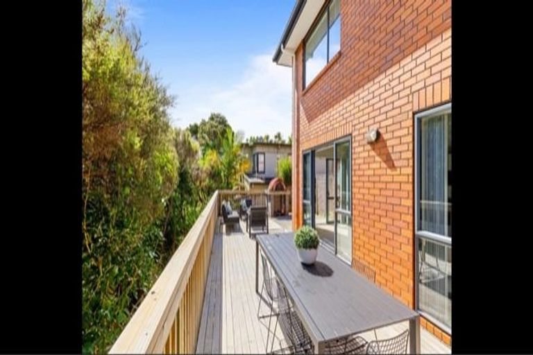 Photo of property in 46 Newbury Place, Schnapper Rock, Auckland, 0632