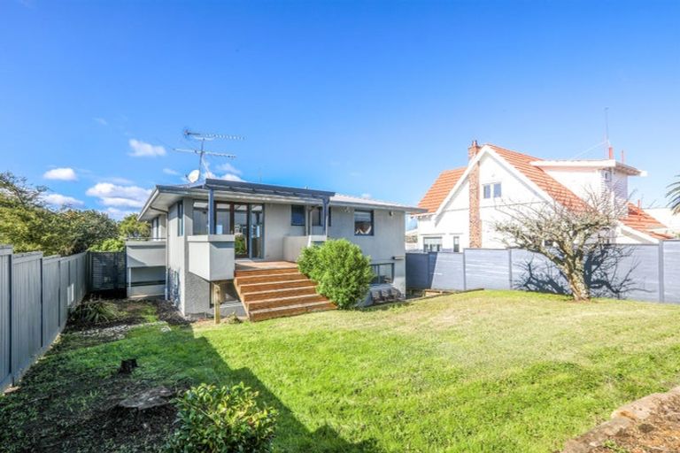 Photo of property in 190 Hurstmere Road, Takapuna, Auckland, 0622