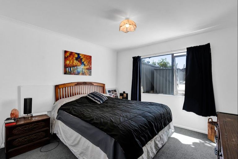 Photo of property in 2/65 Northgate, Strandon, New Plymouth, 4312