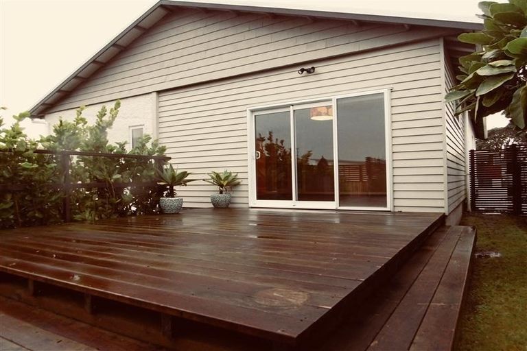Photo of property in 16 Cutfield Road, New Plymouth, 4310