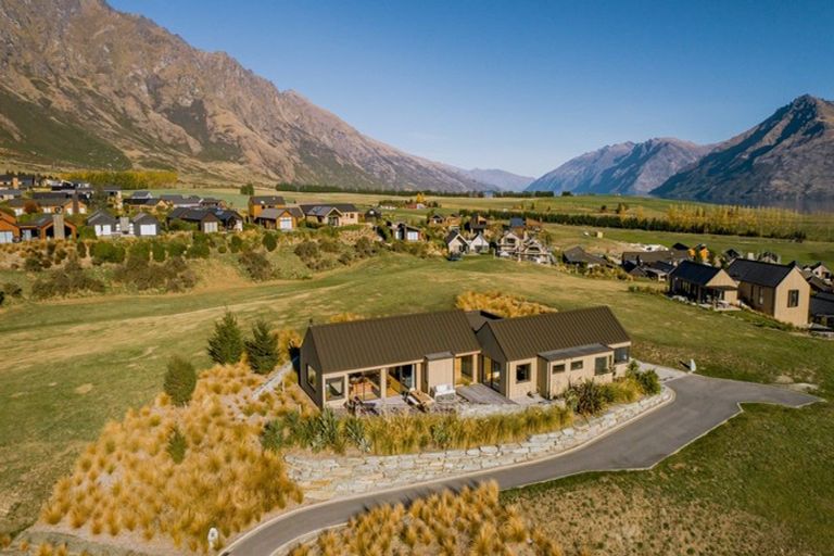 Photo of property in 10 Glenelg Lane, Jacks Point, 9371