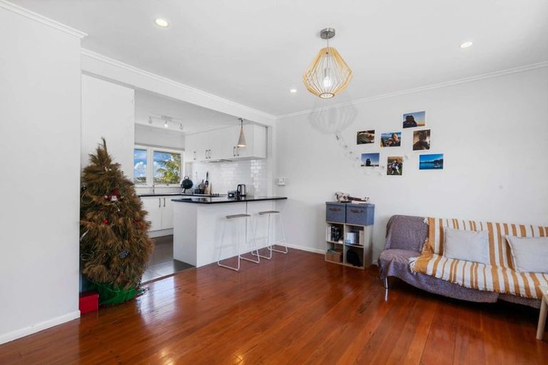 Photo of property in 2/13 Creamer Avenue, Belmont, Auckland, 0622