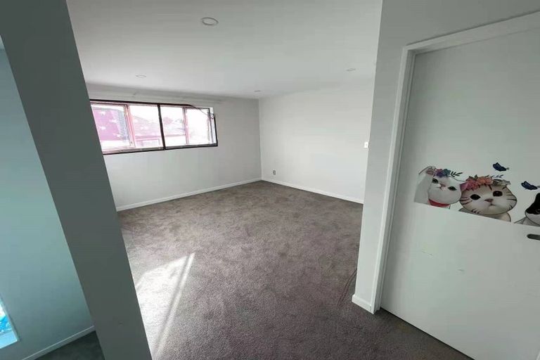 Photo of property in 22c Buscomb Avenue, Henderson, Auckland, 0610