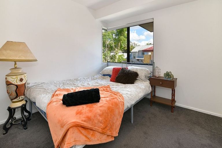 Photo of property in 2/128 Brian Crescent, Stanmore Bay, Whangaparaoa, 0932